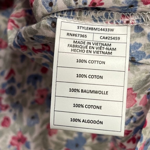 BB DAKOTA By STEVE MADDEN TOP Dark Floral Fluttery Cap Sleeve Top NWT - Picture 9 of 10